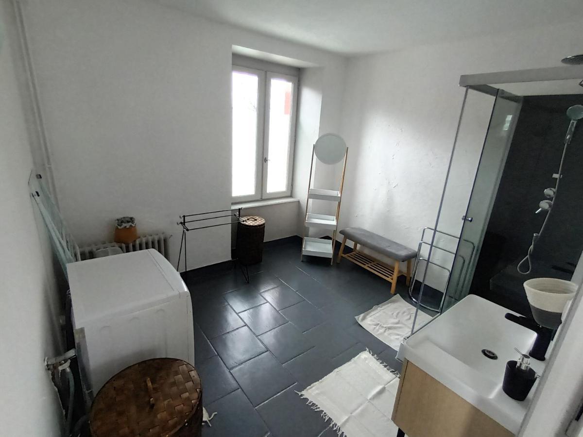 Le Miraillet, Gite Saint-Illide Bagian luar foto