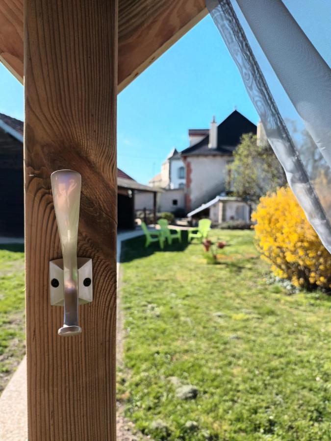 Le Miraillet, Gite Saint-Illide Bagian luar foto