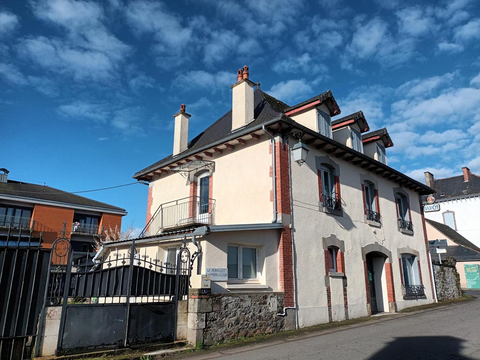 Le Miraillet, Gite Saint-Illide Bagian luar foto